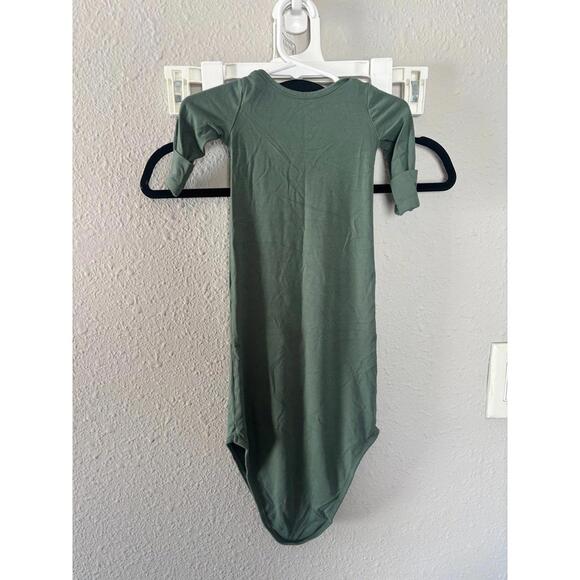 Caden Lane Bamboo Green Knot Gown size 0-3M. Feels brand new. No flaws - Picture 4 of 4